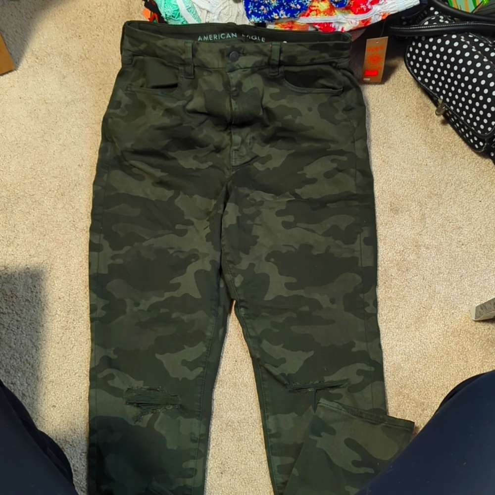 American Eagle distressed camo pants 14R
